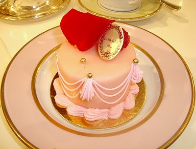 Marie Antoinette cake Laduree