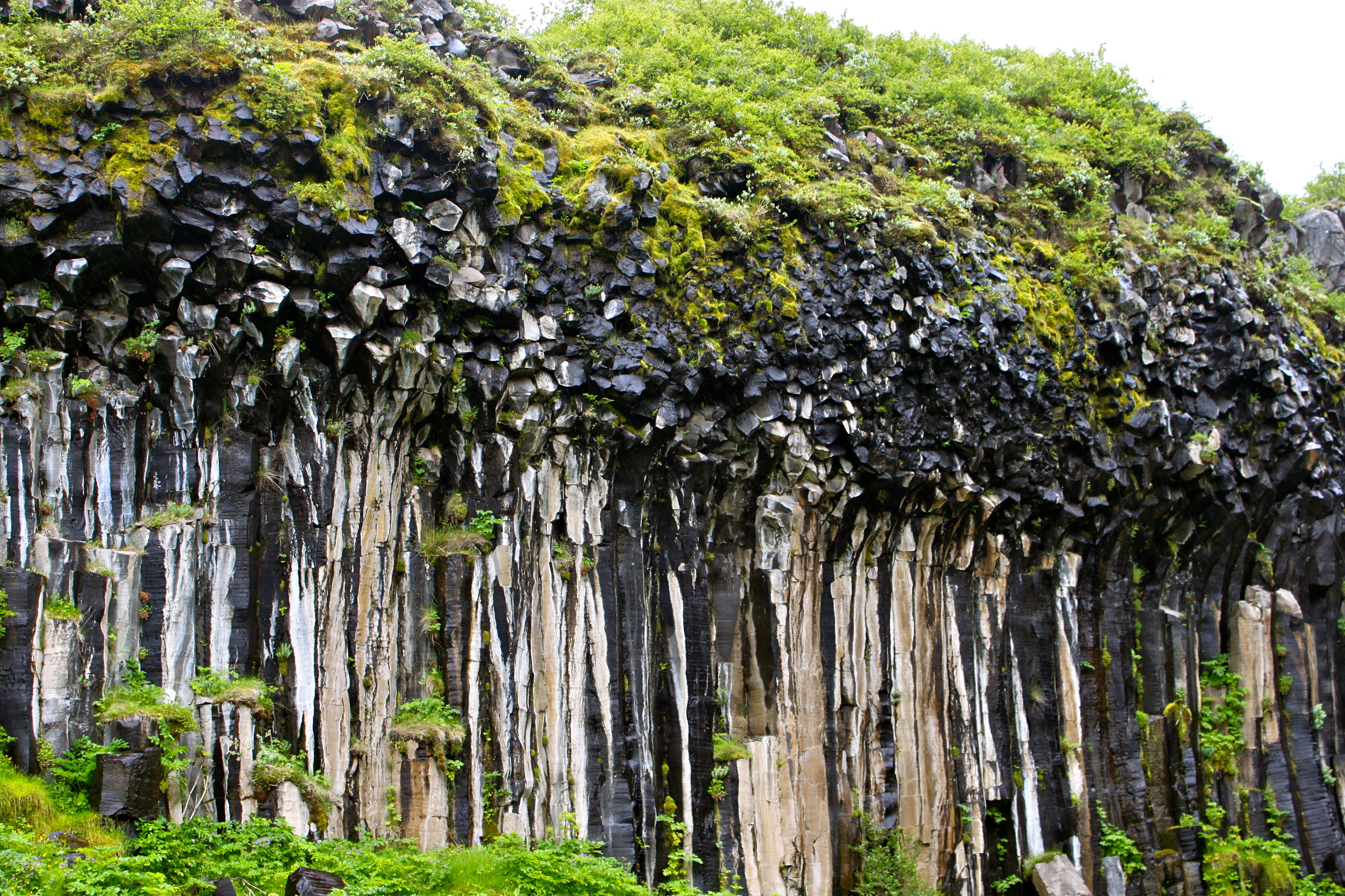 columnar jointing iceland skaftafell basalt rock