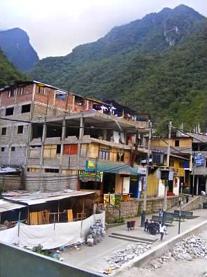 aguas calientes peru machu picchu