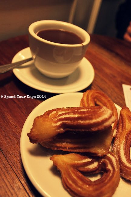 churros con chocolate barcelona spain