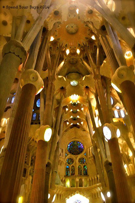 la sagrada familia barcelona spain gaudi