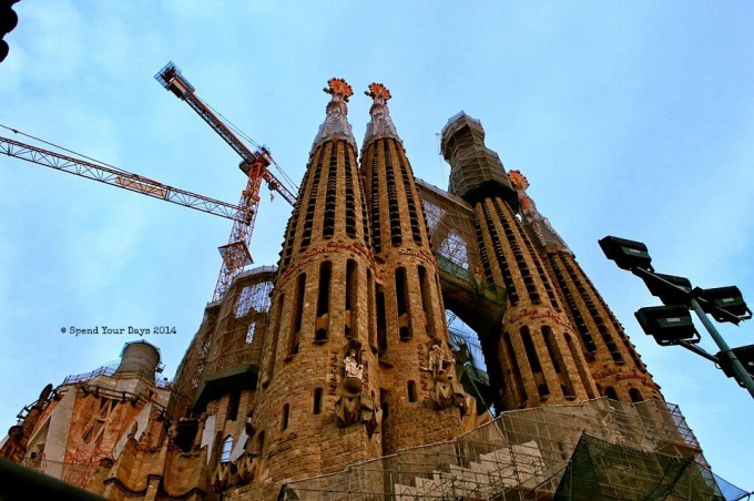 la sagrada familia barcelona spain gaudi