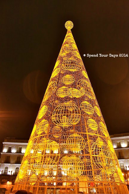 puerta del sol madrid christmas tree