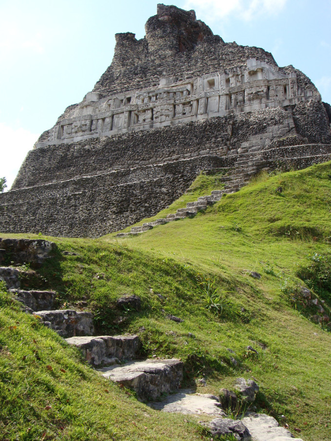 xunantunich belize maya ruin