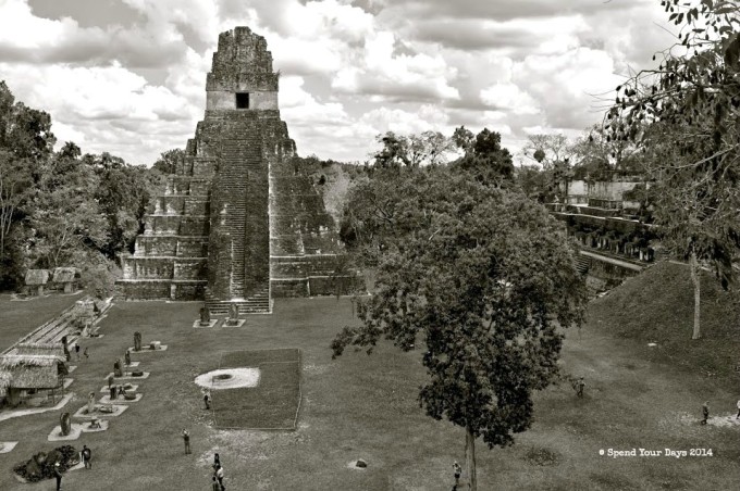 tikal guatemala gran plaza